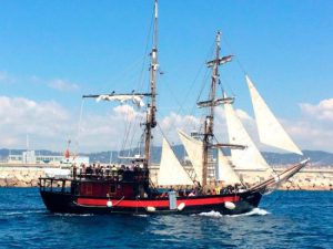 Alquiler Barco Pirata 80 pax en Barcelona | Sailing BCN