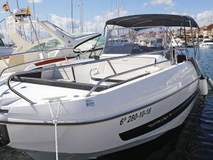 Renting of Bénéteau fantastic motorized boat Flyer 8 in Barcelona | Sailing BCN