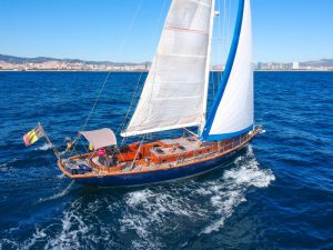 Alquiler Velero Classic 10 en Barcelona | Sailing BCN
